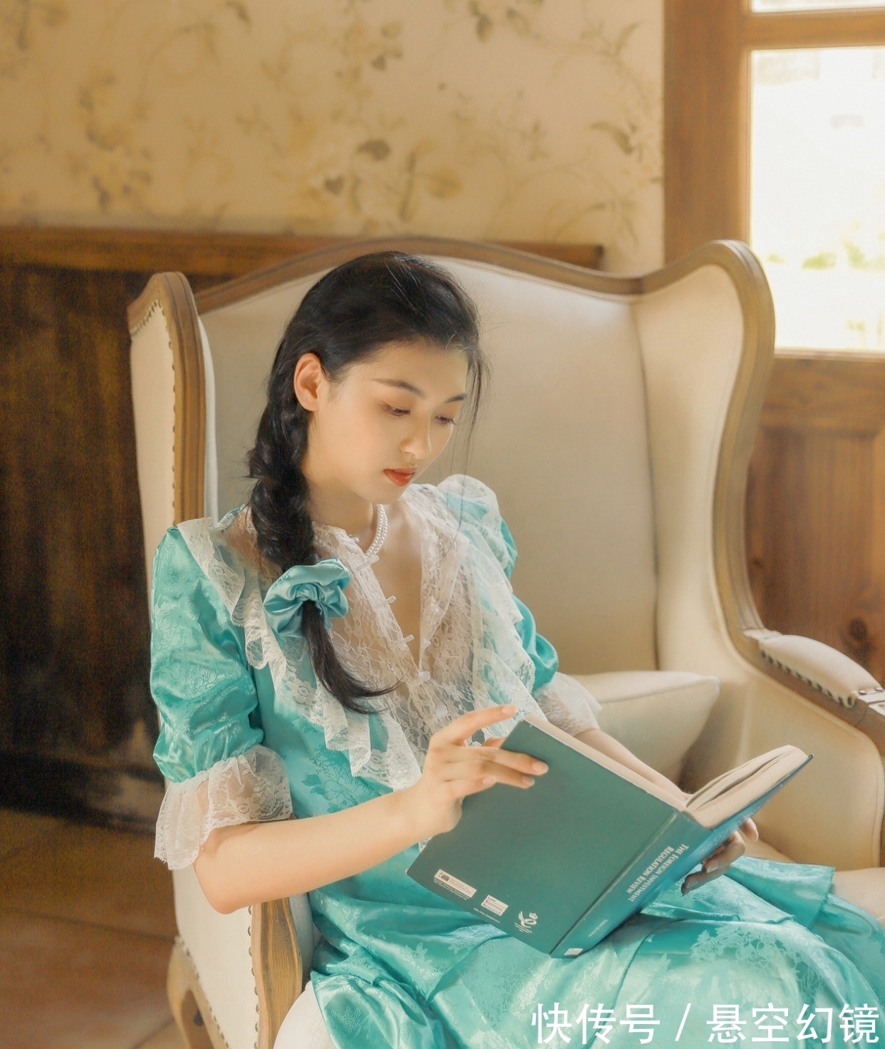 秋风&秋风清·词：闲吟乘客舟。浓浓秋韵人堪爱，几多苦恼空烦忧