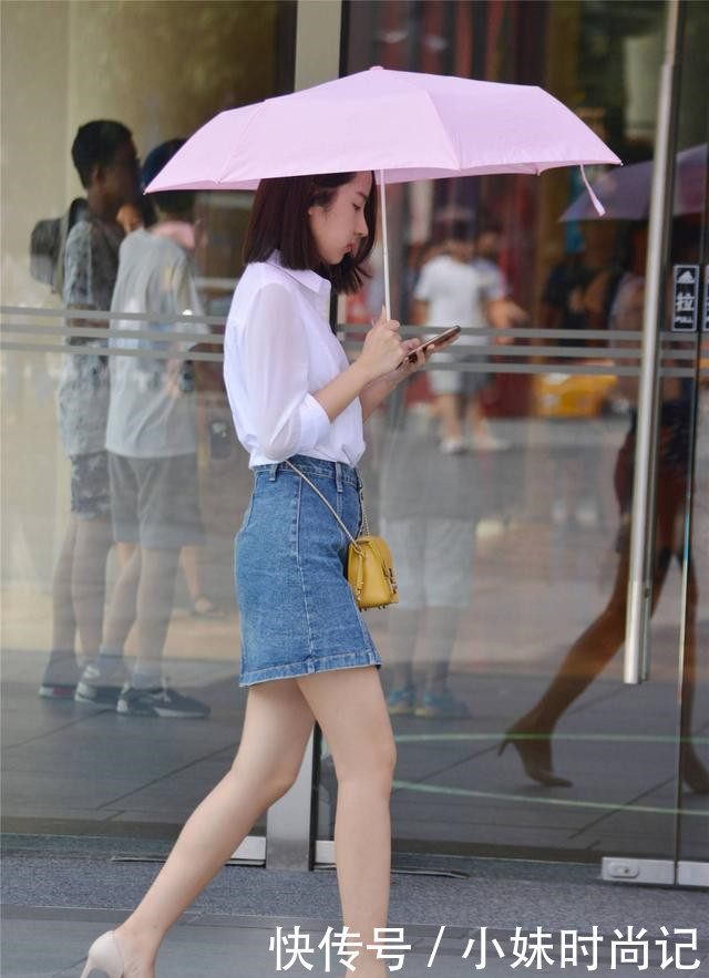 款式|街拍:穿着短裙的姑娘, 要选择什么款式的更好一些, 不同年纪搭配也不同
