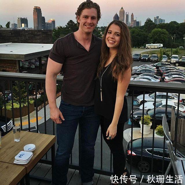 肌肉男|出生就少一块胸肌, 衣服都不敢脱, 却苦练成健美肌肉男