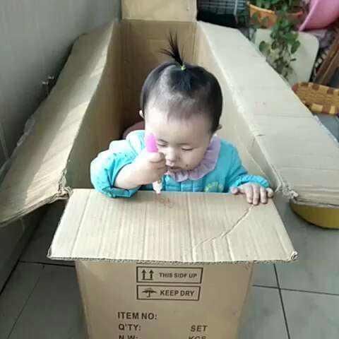 妈妈们|“慌张爸爸”意外走红,抱个娃浑身都是戏,孩子:我有点难受