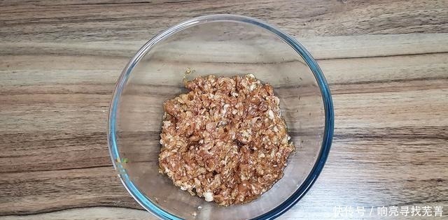 萝卜做馅包饺子,用盐杀水还是焯水大厨都不对,难怪饺子不香