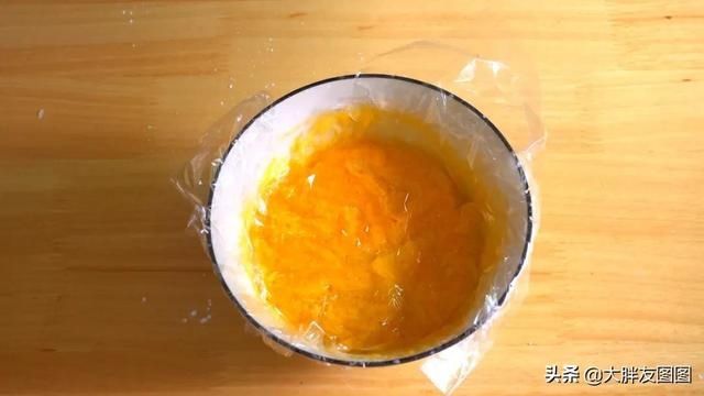 揭秘!奶黄包的家常做法,爆浆流心,软到捏不住