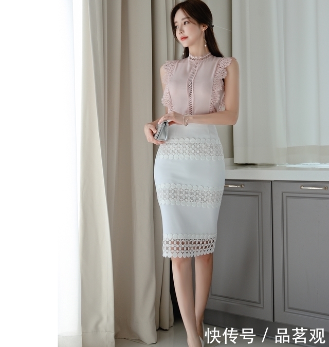 浅粉波纹无袖雪纺衫搭配花纹相间包臀裙,展现孙允珠清凉气质