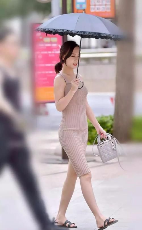 针织裙确实很“仙”,但就是太热了,你们喜欢穿嘛?