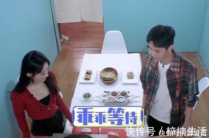 王一博|穷讲究赵丽颖吃小吃还要戴个手套,得知背后原因,误会你了