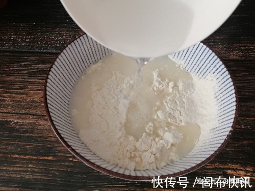 60岁奶奶教的凉皮做法,不用洗面不用等,半个小时就搞定
