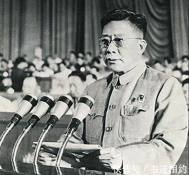 陆定一$陆定一的行书精妙绝伦,“二王”风明清韵,用笔老辣,精炼稳重