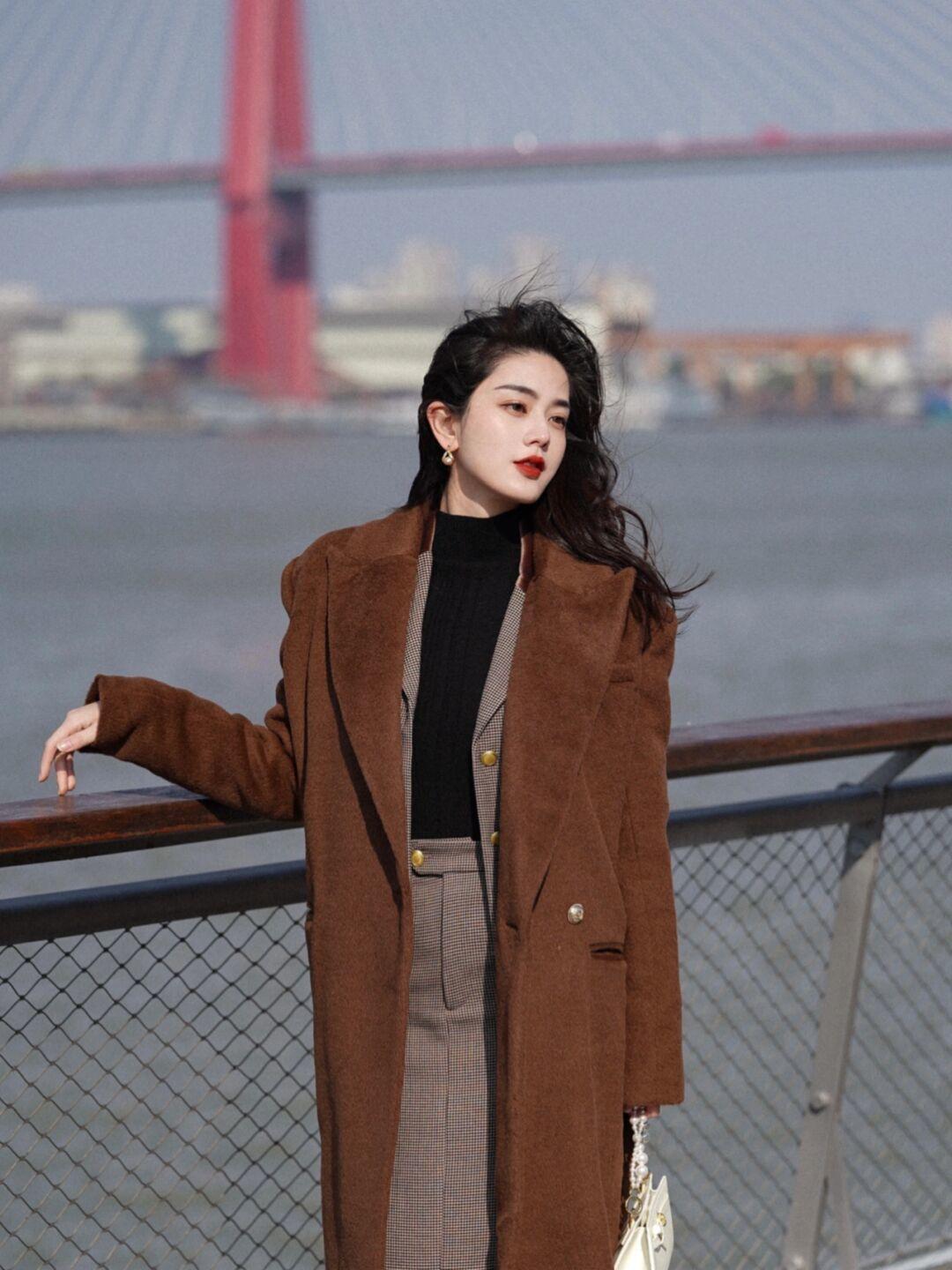 微喇裤 大衣怎么穿才时髦?看看这些简约高级的穿搭示范,轻松美成焦点