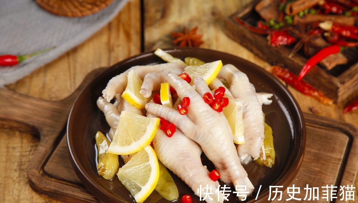 泡椒水|追剧必备零食,2斤鸡爪和1包野山椒在家就能做,酸辣开胃停不了手