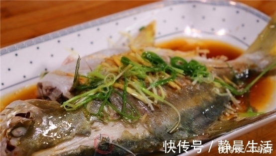 酱油|做清蒸鱼时，出锅淋酱油还是豉油？都不对，这才是正确做法