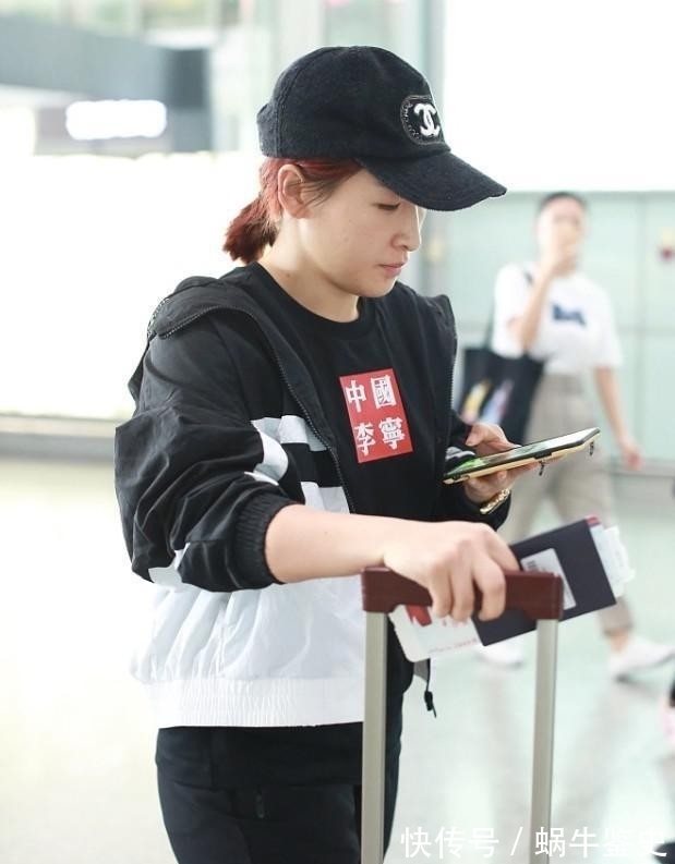 金牌|没得金牌的刘诗雯脱下队服也可爱,休闲造型太舒适,低马尾显元气