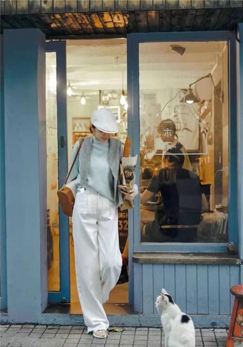 真正有品位的女人，尽量少穿黑裤子！学三木这样穿，时髦又好看