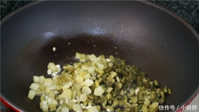 粉条此做法,家人隔三差五就喊馋,爽滑筋道,吃着开胃过瘾