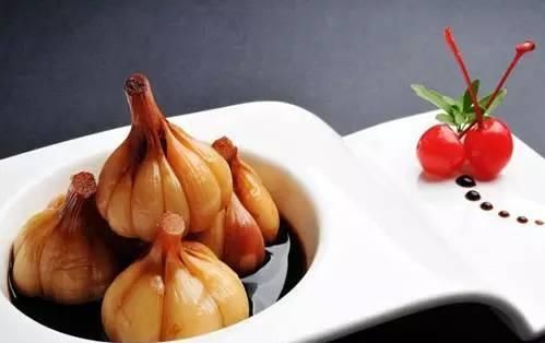 常吃大蒜好处多,有很多家庭,大蒜常和此物搭配,营养丰富!