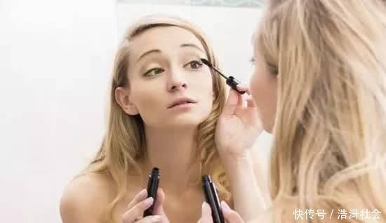 无需彩妆,那样做包你培育出又长又翘的眼睫毛