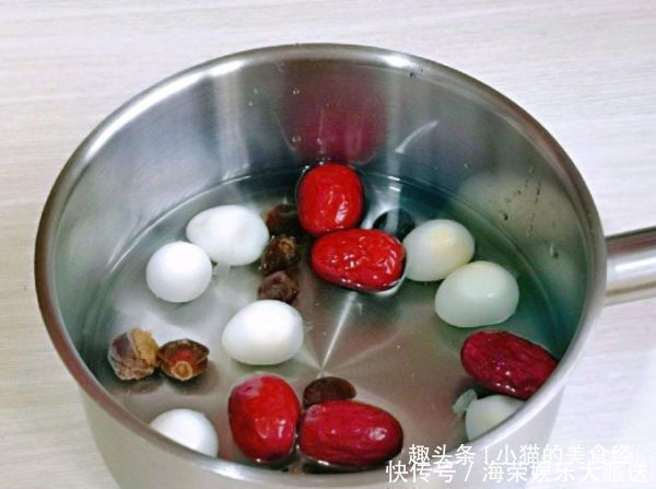 它稱天然“黃體酮”,成本5元,早晚喝一碗,養顏潤膚,雀斑消失