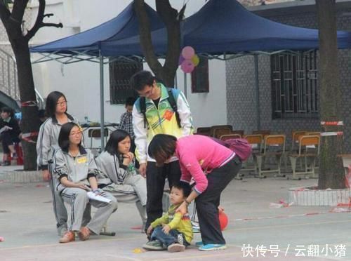 父母|6岁男孩摔倒后被下病危通知,只因吐了一口医生表示要重视