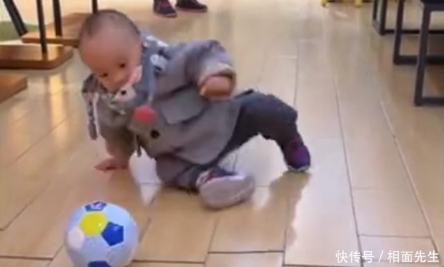 当兵|萌娃因独特的走路方式走红,网友:绝了,一看以后就是当兵的好料