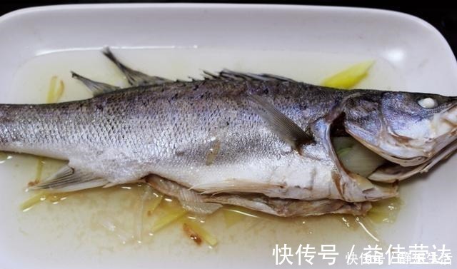 鱼不论怎么蒸都发腥牢记这2点，不腥肉嫩还很鲜