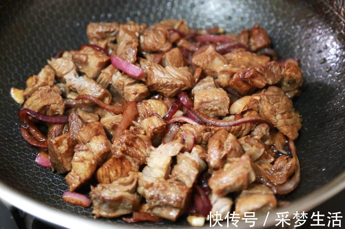 拌饭|番茄土豆完美配合，香浓美味的牛肉汤，上桌就吃光