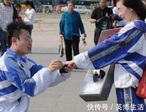 纸条|班主任早恋的学生,一般会在书包里藏着3样东西,一抓一个准