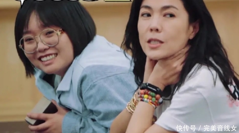 美照 50岁苏芒参加综艺备受争议,嘟嘴卖萌,拍美照还必须让大家去夸赞