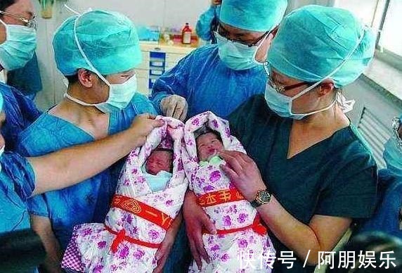 报喜|双胞胎宝宝女翻男,护士出产房报喜,没想到家属却没一个开心的