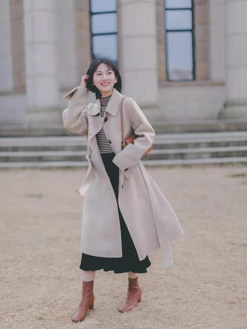 别说小个子穿半身裙不好看，常见的3个搭配法学会了，照样时尚