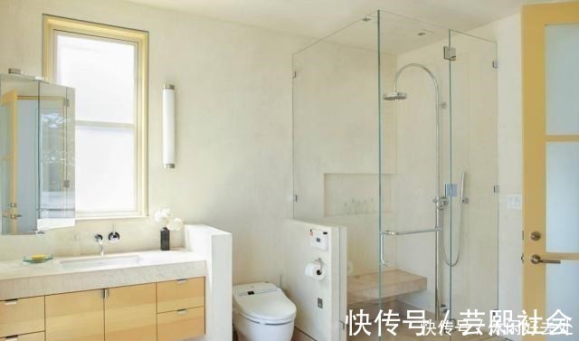 玻璃淋浴房|卫生间不要装玻璃淋浴房了,聪明人回家这么装,省钱实用不占地!