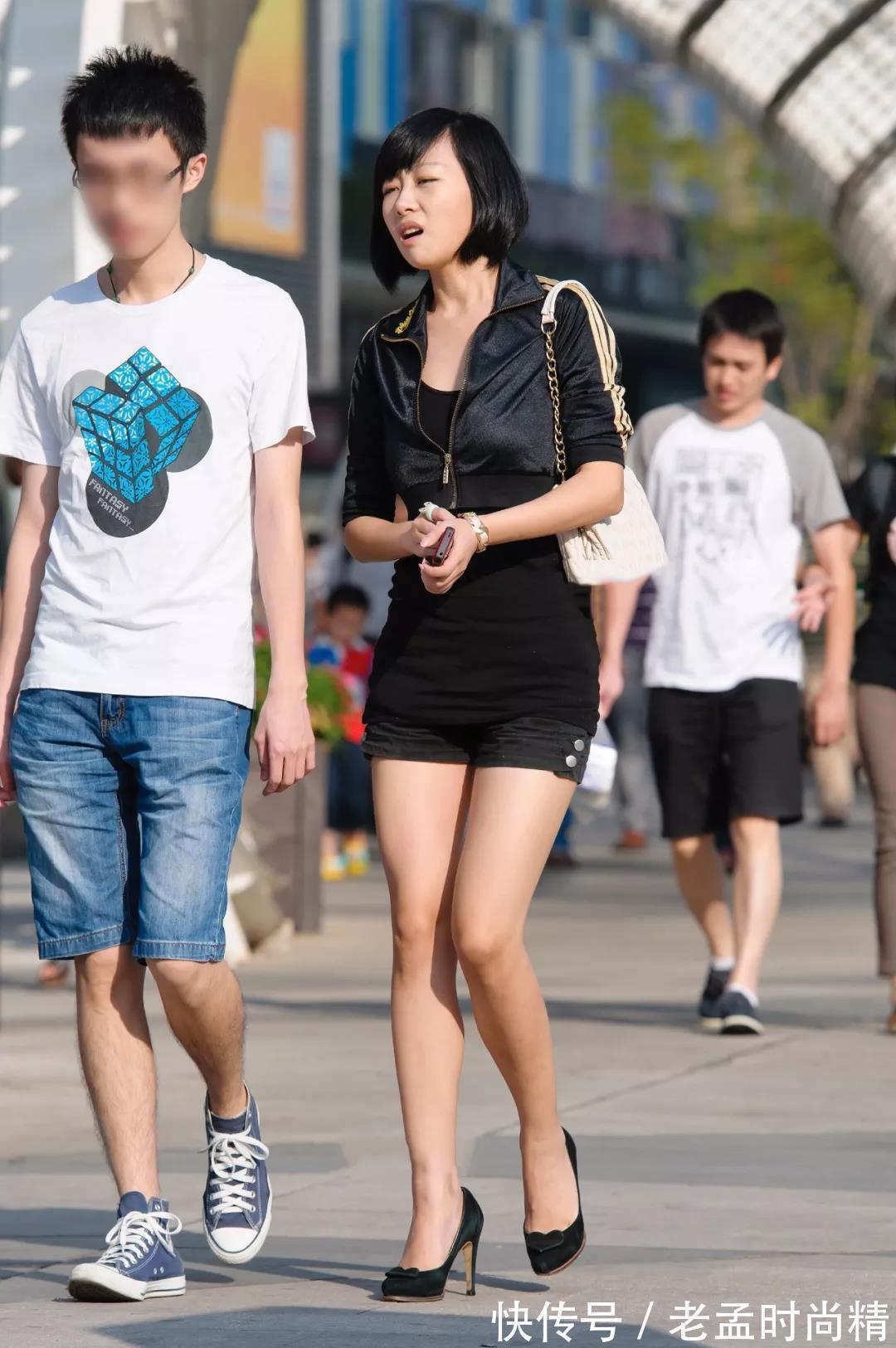 美女 街拍:明朗清爽身材高挑跟男友逛街的短发性感美女