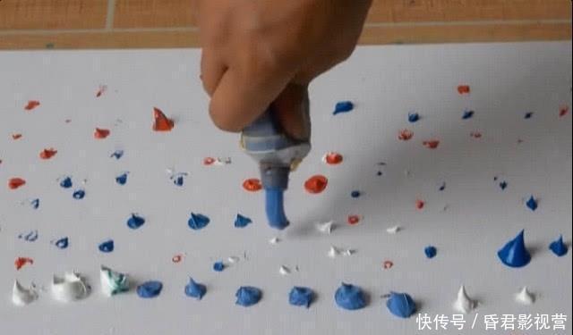 乱挤|美术生太有钱了,乱挤颜料不心疼,看到成品真是打扰了