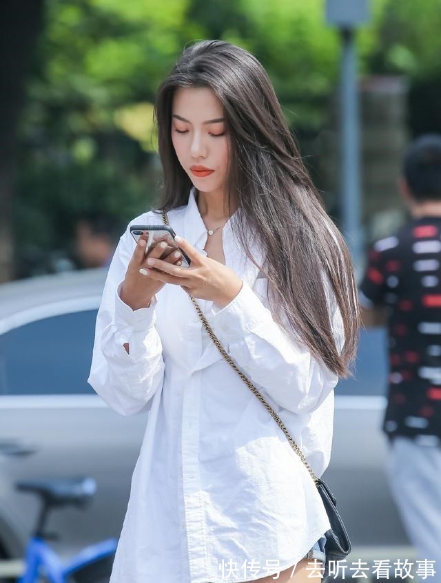 白衬衫 高个子女生的初秋时尚穿搭,白色衬衫配短裤,清新美丽又简约大方!