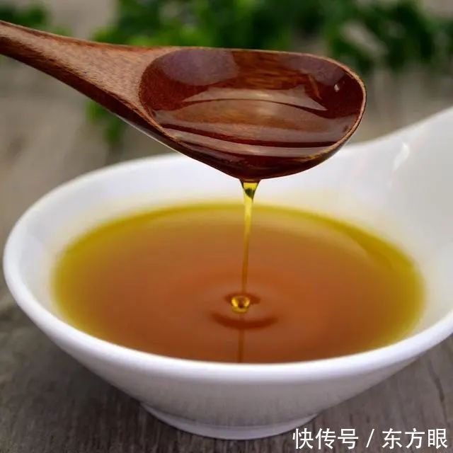 含有|花生油、菜籽油、玉米油,哪种更健康?建议:这2种油尽量少吃