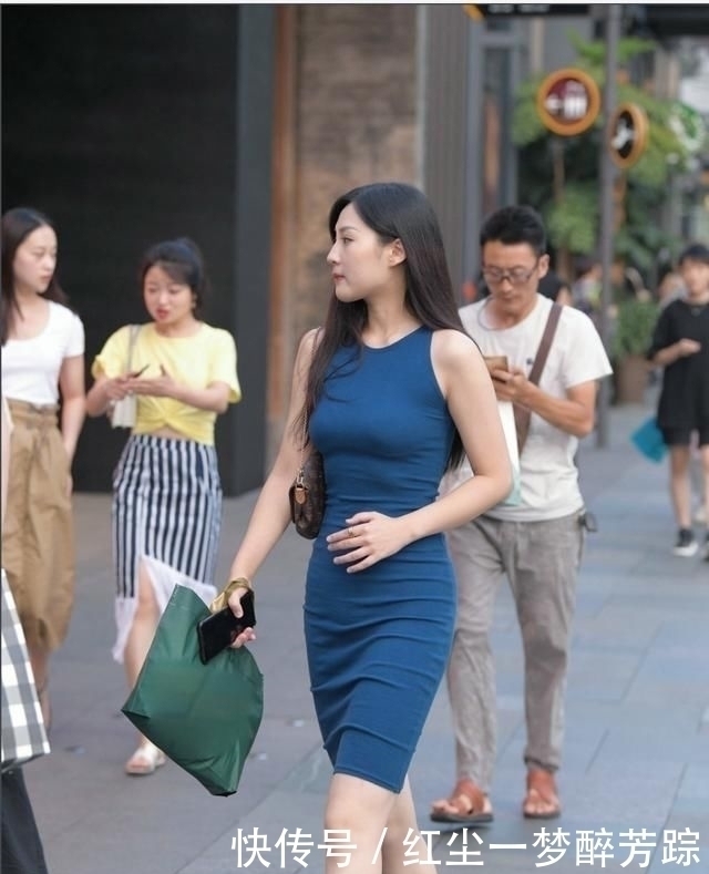 小姐姐|街拍身材好还穿紧身,一看小姐姐就是性情中人