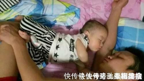 宝宝|爸爸陪娃睡觉,醒后发现娃不见了,吓坏了赶紧找,结果自己都乐了