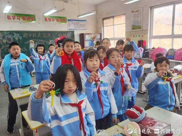 孩子|针心针意丨暖心围巾送到山村孩子手中，志愿者还开启了手工特色课