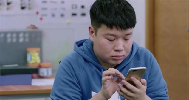 女儿|爸爸姓“梅”,给女儿取了个好听的名字,孩子刚上学就哭着跑回家