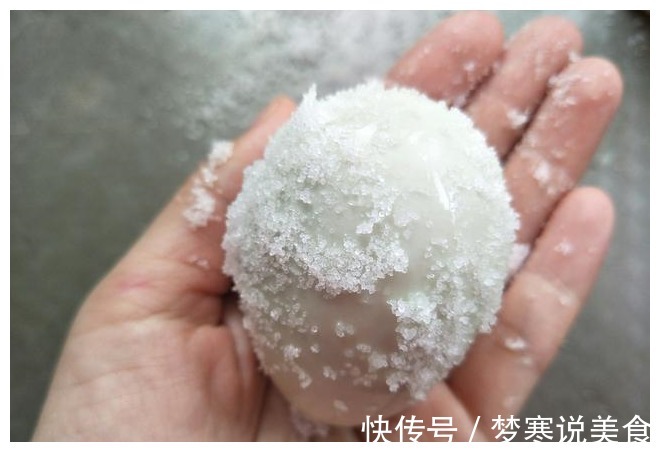 用土方法腌咸鸭蛋,多加1味料,10天就腌好,鸭蛋个个流油