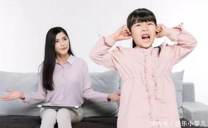 眼泪|为何妈妈说两句孩子就掉眼泪，被爸爸吼完却扭头就忘？理由很暖心