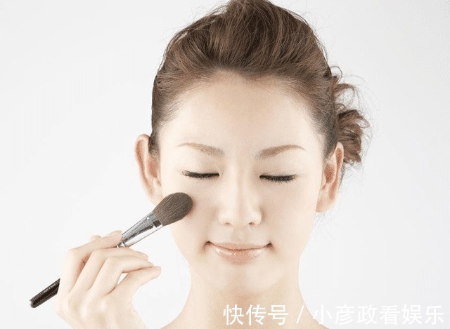 上妆|不管多忙,出门尽量化淡妆,选择合适的化妆工具,打造精美妆面