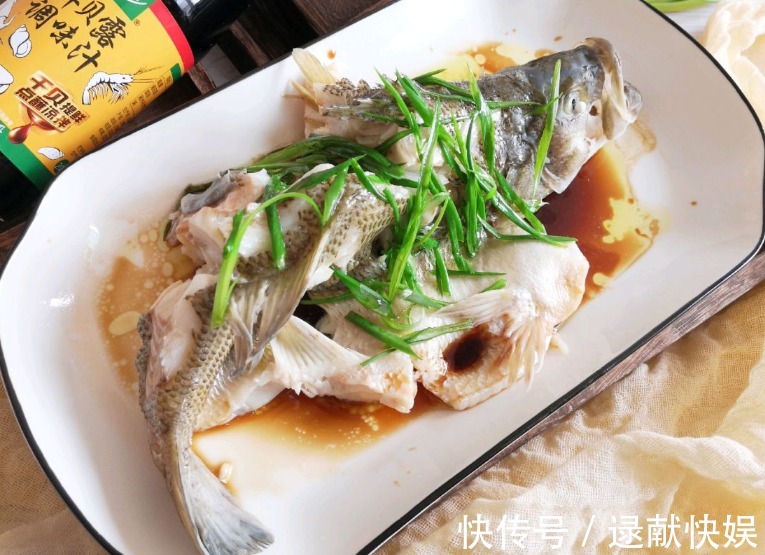 鲈鱼|清蒸鲈鱼时,何时上锅蒸蒸几分钟做好关键5步,鱼鲜嫩没腥味
