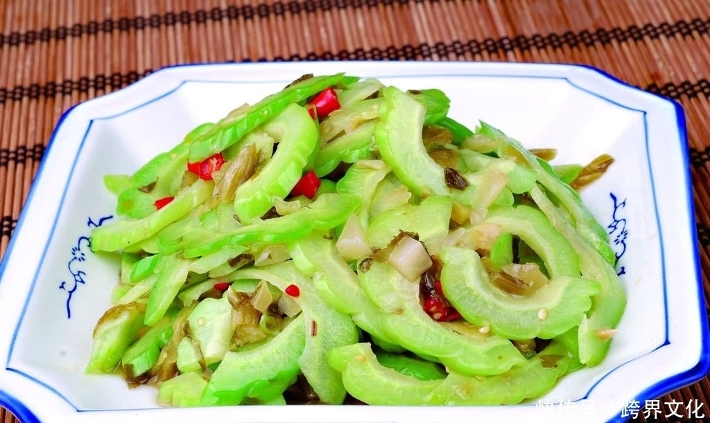苦味会|苦瓜这么处理,只需一步,炒出的苦瓜再也不会又苦又涩了