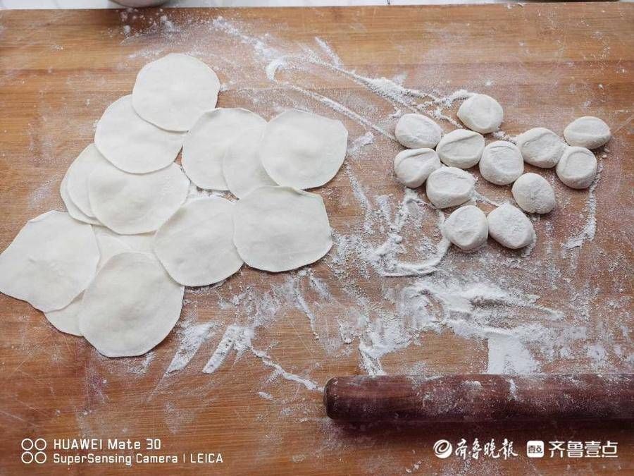 壹粉食堂｜莲藕包饺子最合适！皮薄大馅鲜嫩爆汁，周末在家试试吧