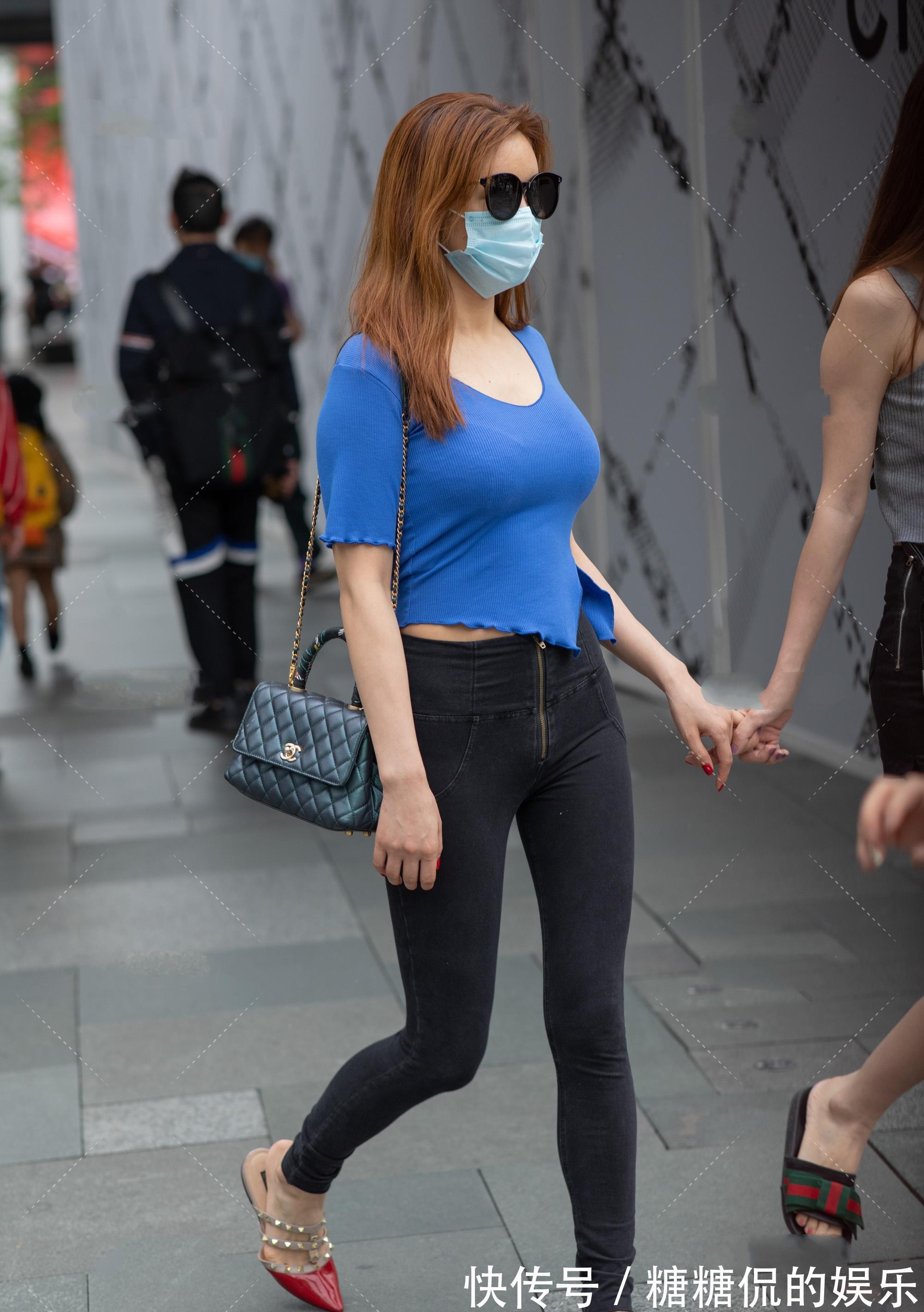 短袖衫|会穿搭的女生就是美,不规则短袖衫配牛仔裤,造型个性简约又时髦