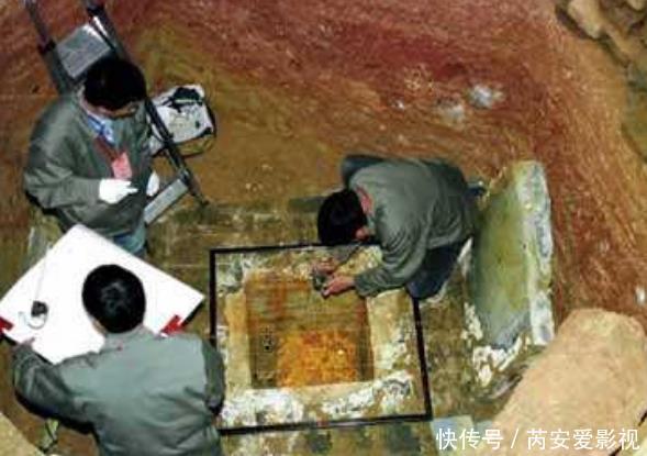 寻找白娘子,雷峰塔地宫发掘现场实拍照