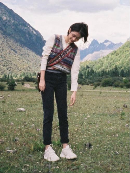 鲨鱼裤＋老爹鞋，今年秋冬超火的穿法，明星都很上头