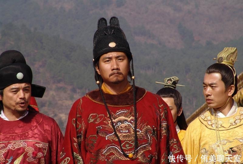 自杀|皇帝对功臣说:你儿子剑法不错,功臣把儿子头颅砍下,随后自杀