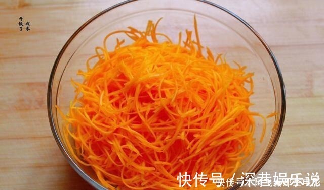 南瓜丝|懒人小笼包，比蟹黄包还好吃，鲜香多汁，不发面不揉面，出锅必光