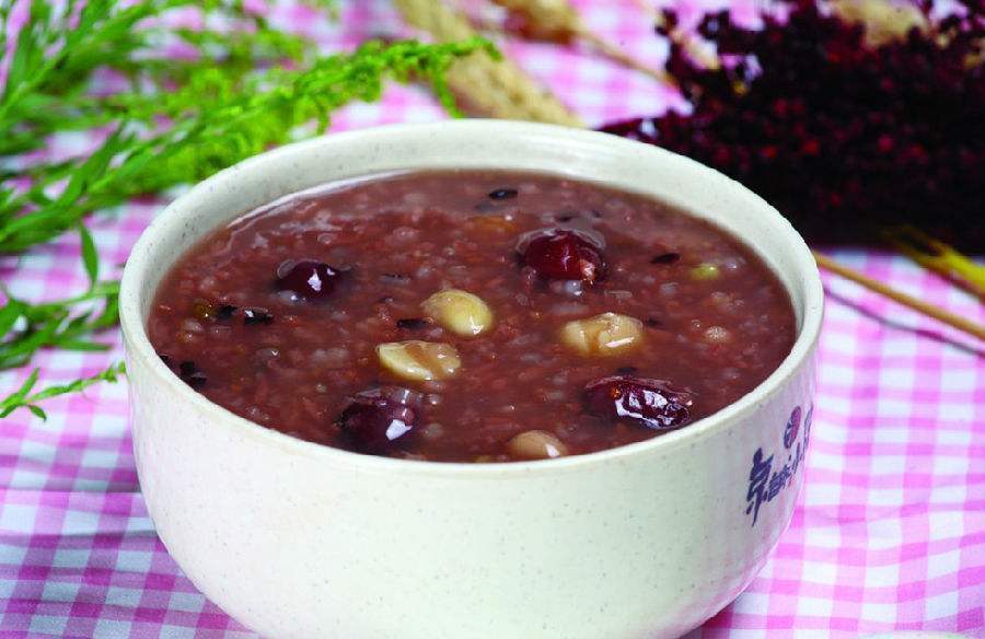 女性|子宫好的女性不显老,常吃4种常见的食物,吃出“女人味”