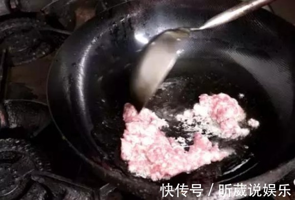 盘龙茄子|茄子别老是红烧了，教你个新吃法，上桌抢着吃，连汤汁都不剩！